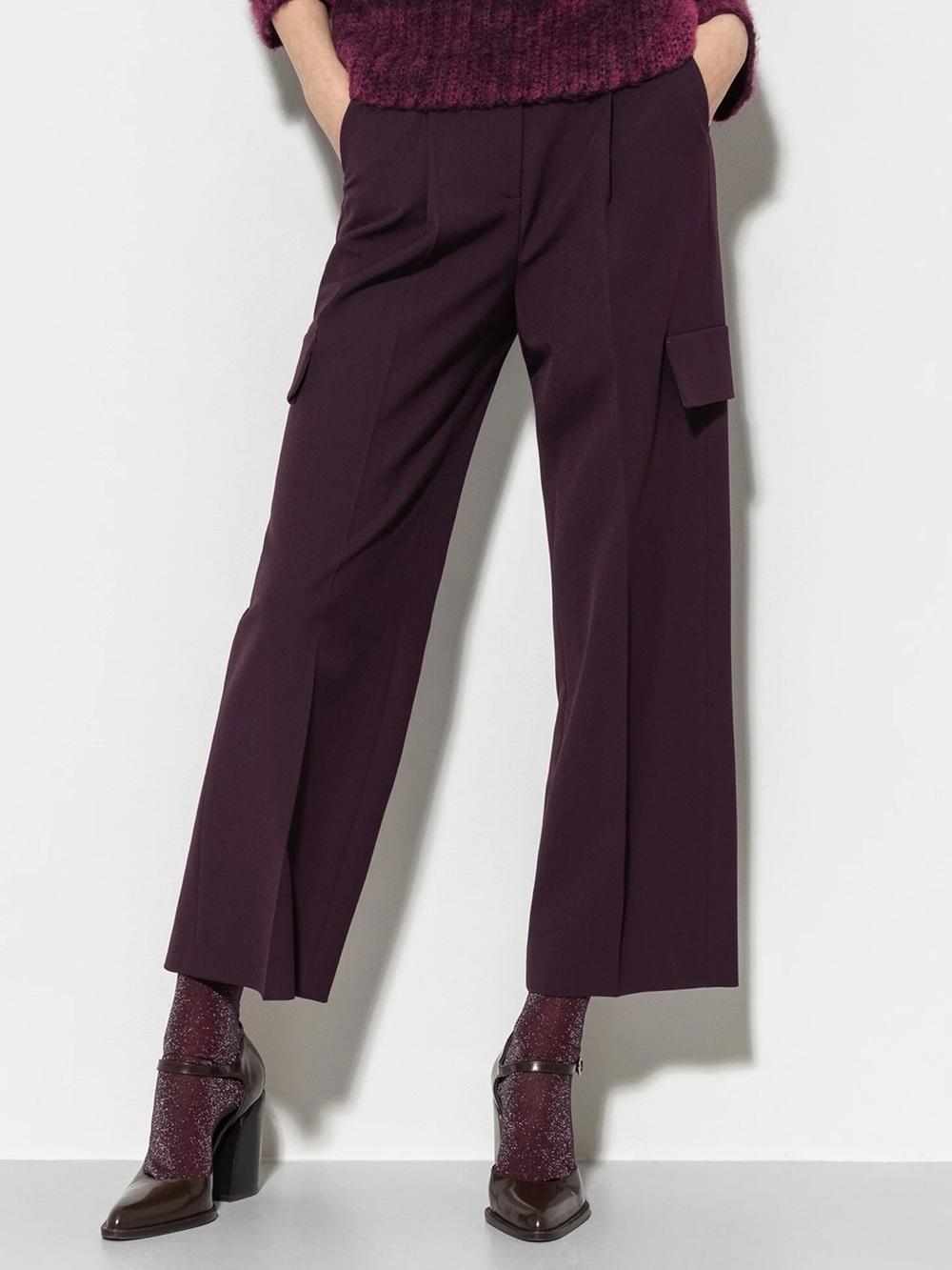 LUISA CERANO - High Rise, Cropped, Pleated Cargo Pants. 10